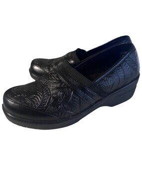 Savvy slip resistant black floral print loafers comfort shoes size 6.5M